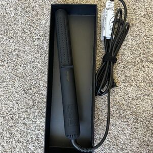 L’ange Le Duo 360* airflow titanium styler.